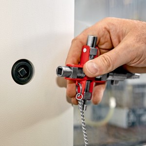 Clé universelle à empruntes réversibles Construction pour armoires et systèmes de fermeture batteuse avec carrés mâles - KNIPEX