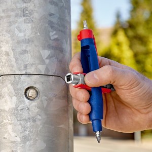 Clé forme stylo pour armoires de commande et systèmes de fermeture type batteuse avec embouts de vissage - KNIPEX