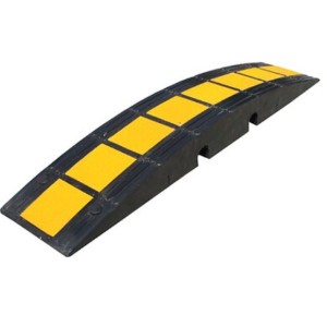 Coussin de ralentissement caoutchouc Safety avec H de liaison et 2 passe-câbles 600 mm