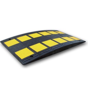 Coussin de ralentissement caoutchouc Safety avec H de liaison et 2 passe-câbles 600 mm